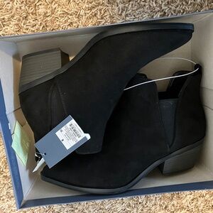 Universal Thread Black Suede Booties